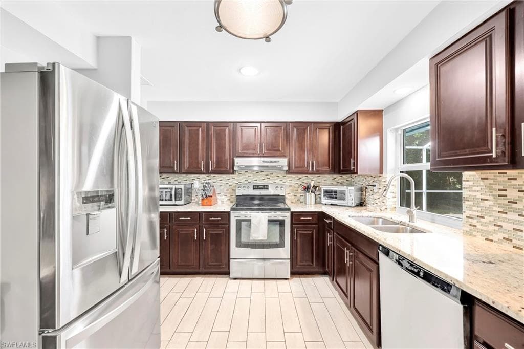 226 Pinehurst Cir, Naples, FL 34113-20