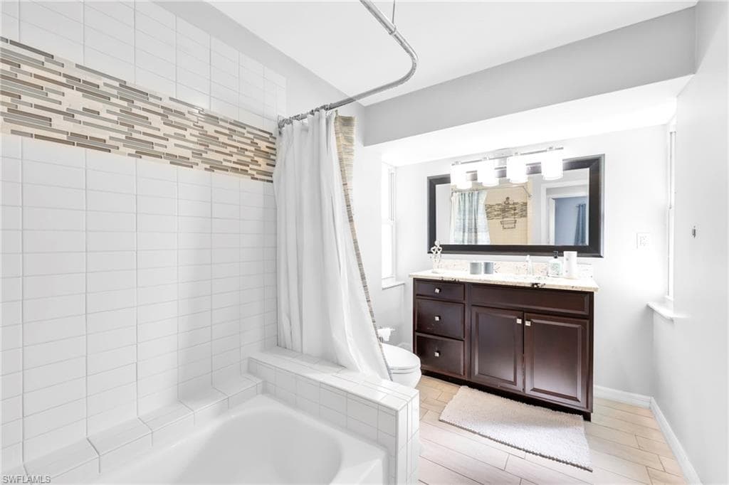 226 Pinehurst Cir, Naples, FL 34113-32