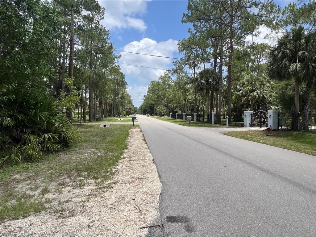 3825 13th Ave SW, Naples, FL 34117-1