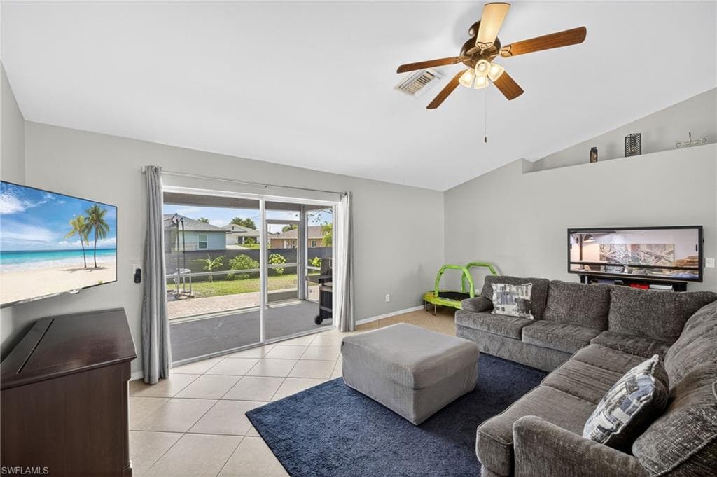 2525 4th Pl, Cape Coral, FL 33909-9