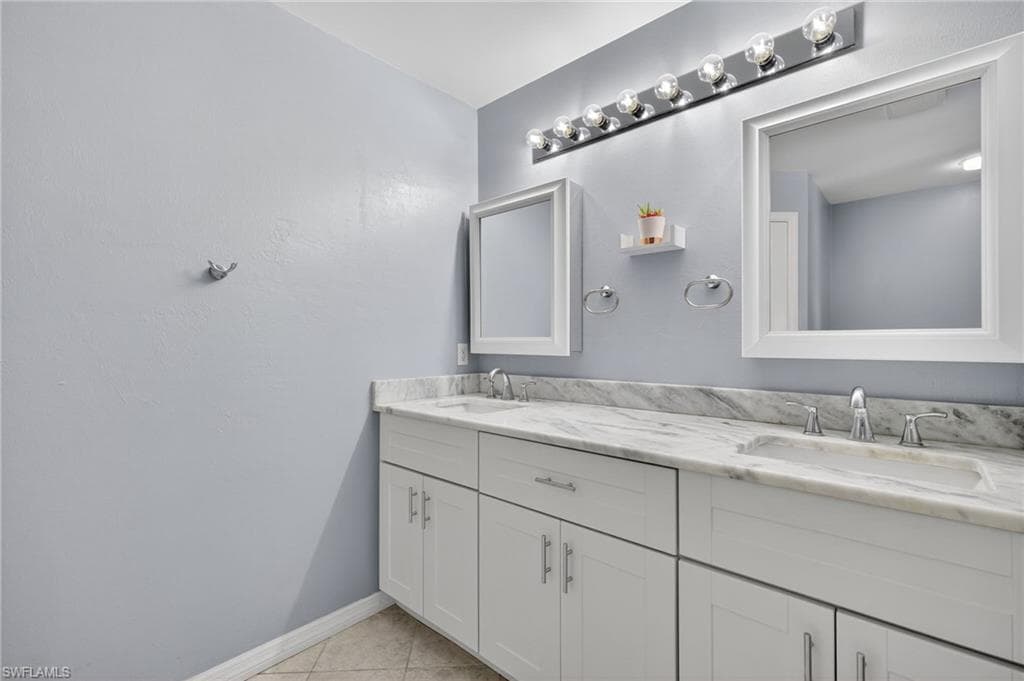 2525 4th Pl, Cape Coral, FL 33909-13