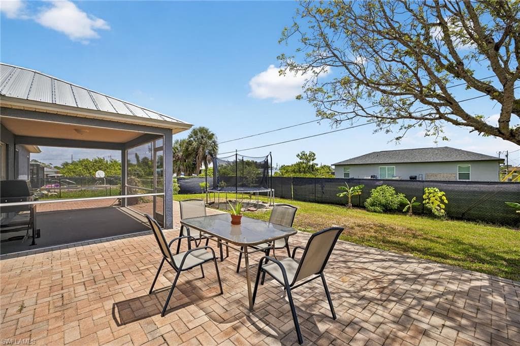 2525 4th Pl, Cape Coral, FL 33909-24
