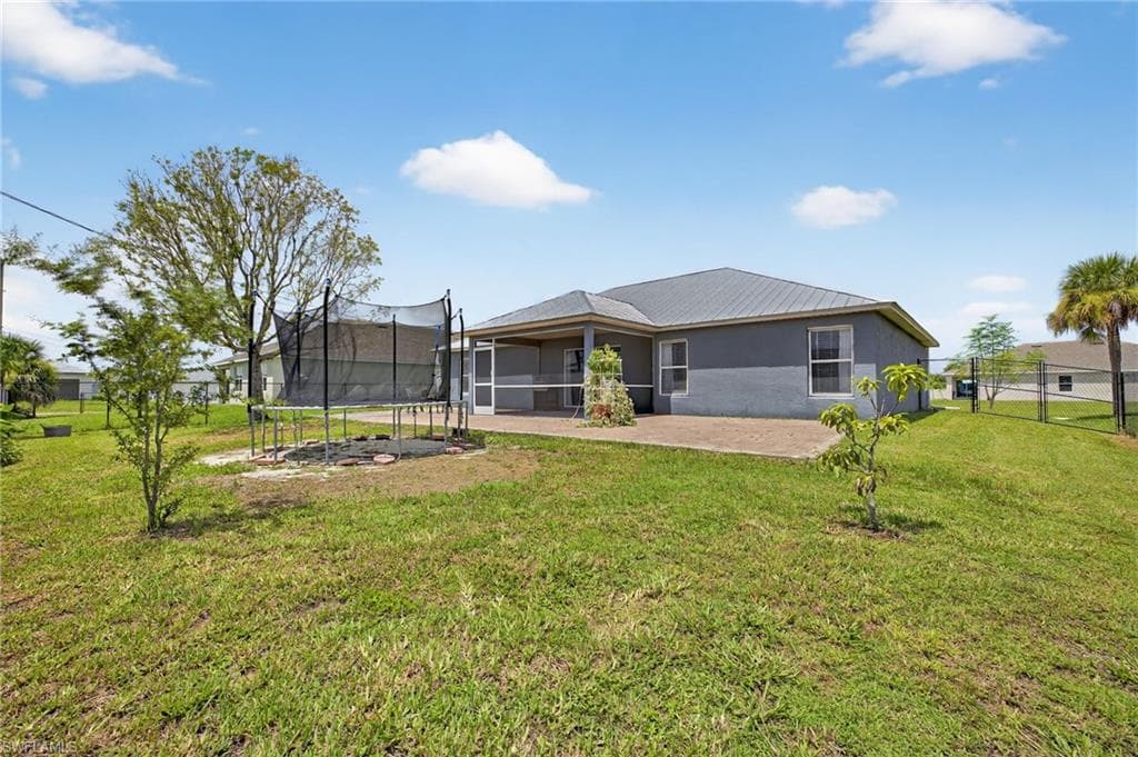 2525 4th Pl, Cape Coral, FL 33909-25