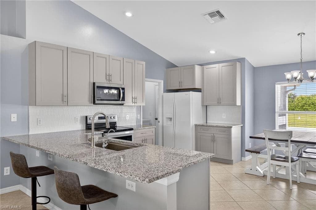 2525 4th Pl, Cape Coral, FL 33909-4