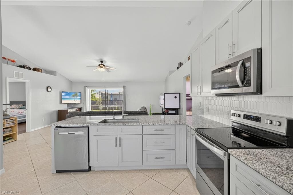 2525 4th Pl, Cape Coral, FL 33909-6