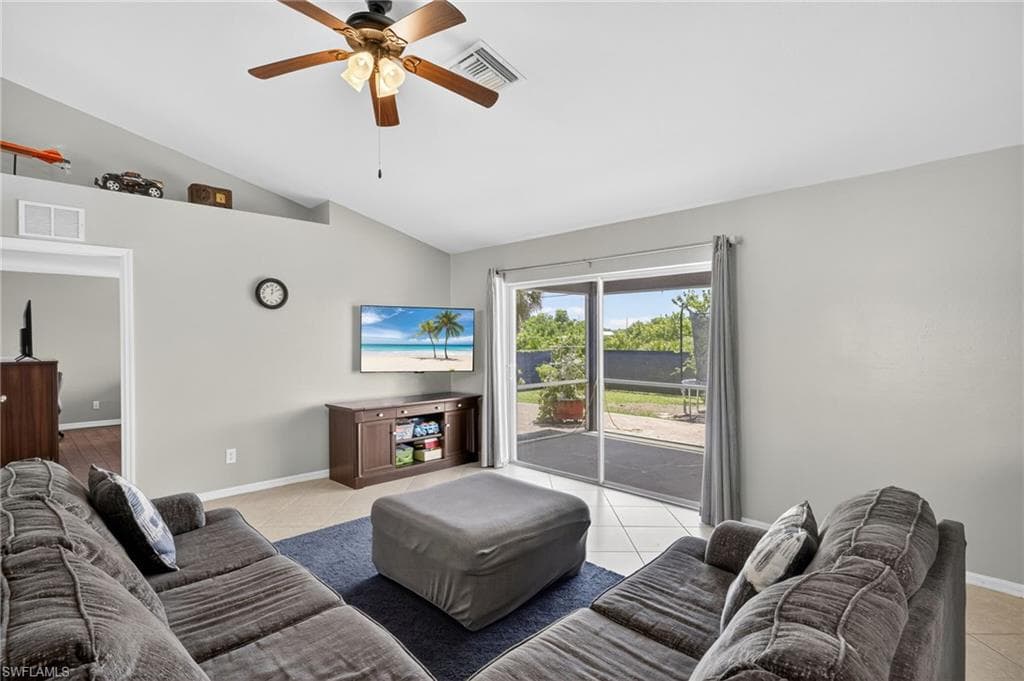 2525 4th Pl, Cape Coral, FL 33909-8