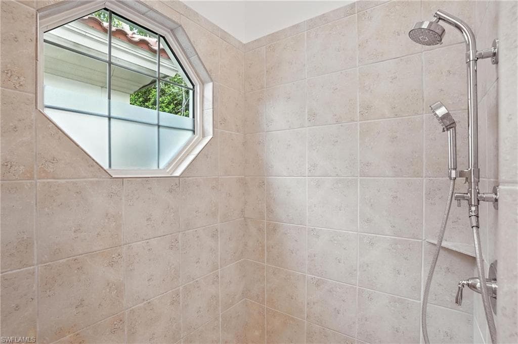 2547 Avila Ln, Naples, FL 34105-25
