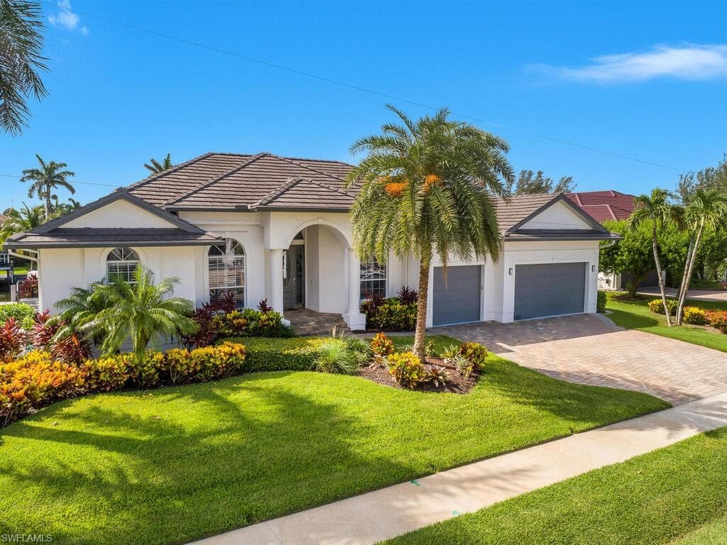 609 Crescent St, Marco Island, FL 34145-1