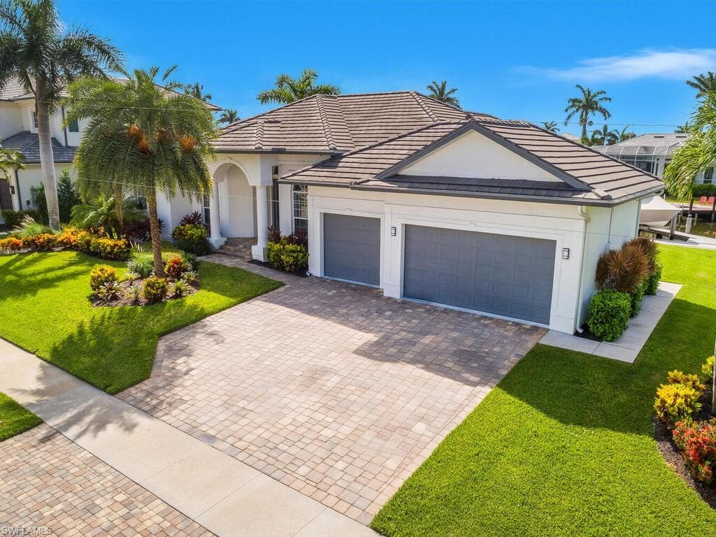 609 Crescent St, Marco Island, FL 34145-8