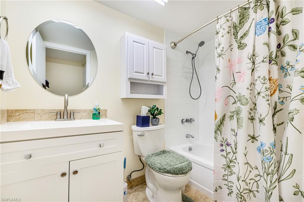 1724 Pine Valley Dr 213, Fort Myers, FL 33907-19