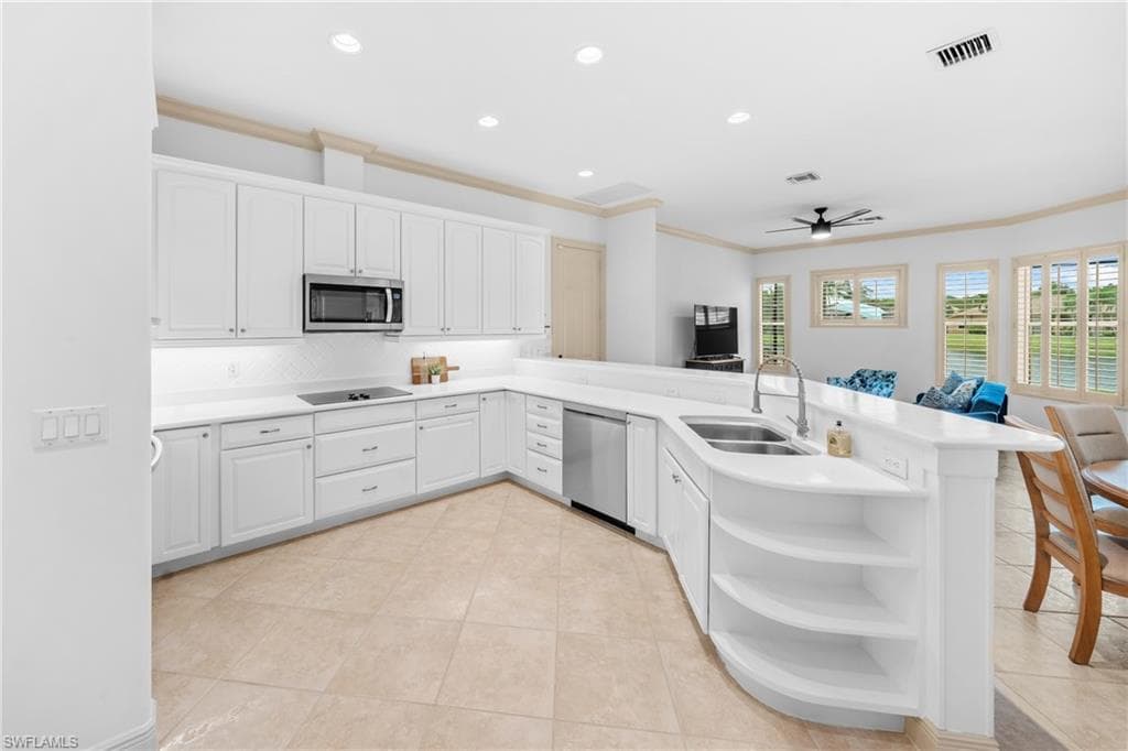 4009 Treadwater Ct, Naples, FL 34109-16