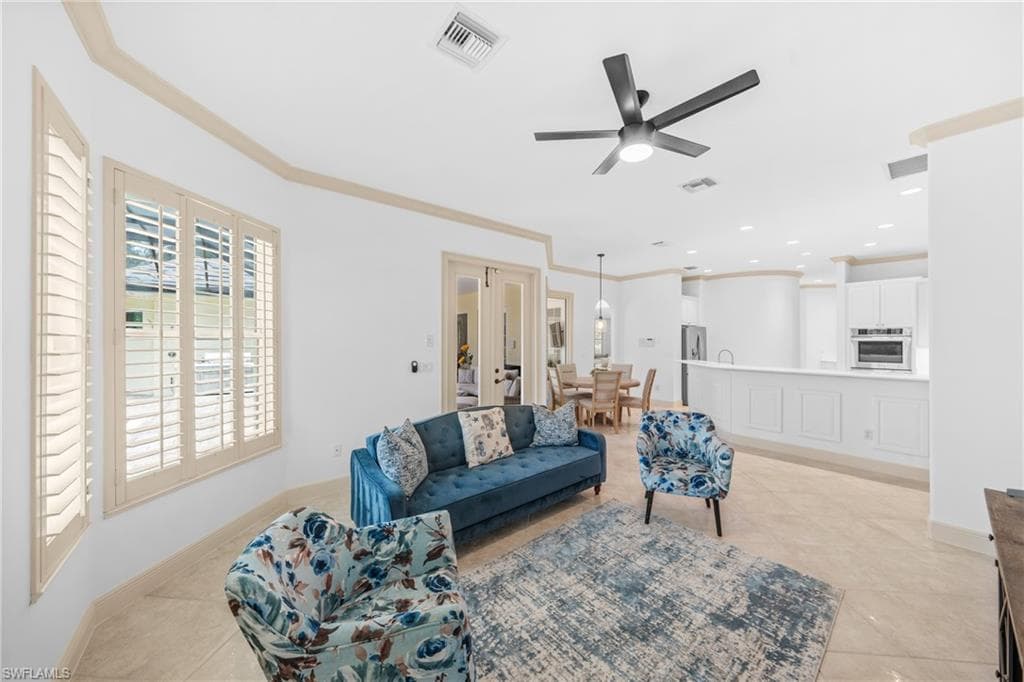 4009 Treadwater Ct, Naples, FL 34109-21