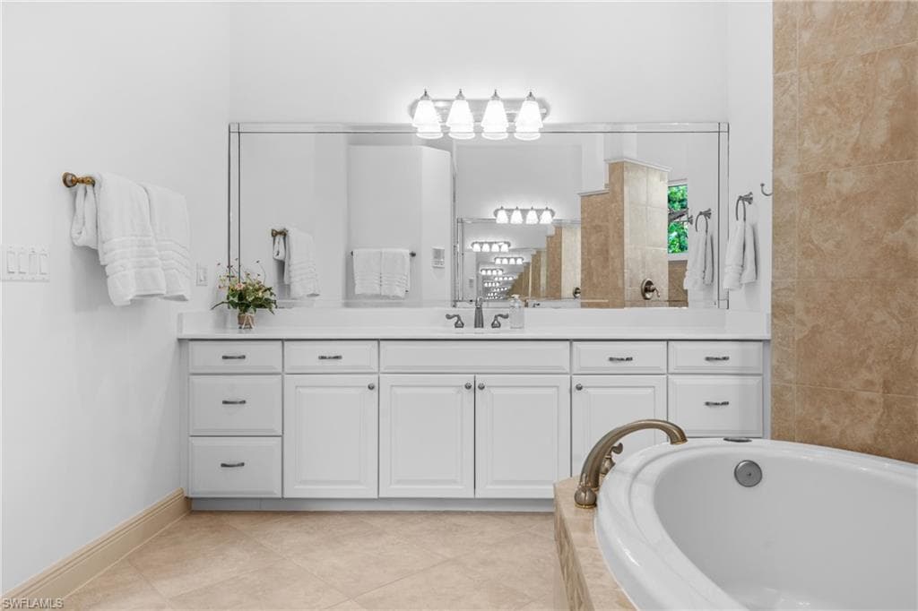 4009 Treadwater Ct, Naples, FL 34109-25