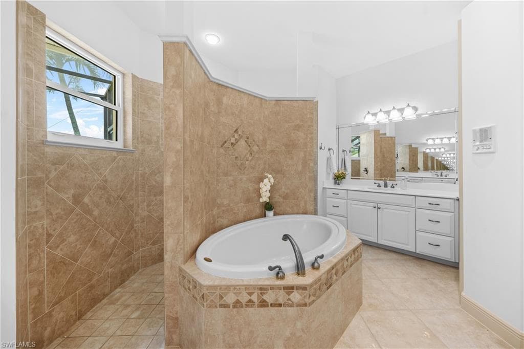 4009 Treadwater Ct, Naples, FL 34109-27