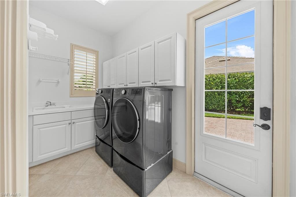 4009 Treadwater Ct, Naples, FL 34109-37