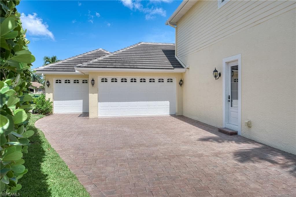 4009 Treadwater Ct, Naples, FL 34109-46