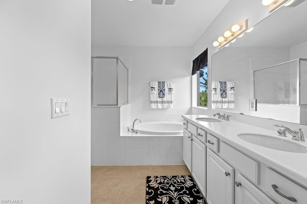 1248 Manado Dr, Naples, FL 34113-16