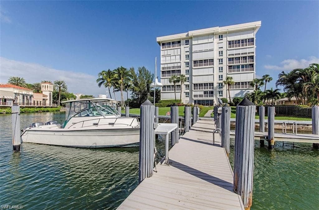 250 Park Shore Dr 403, Naples, FL 34103-2