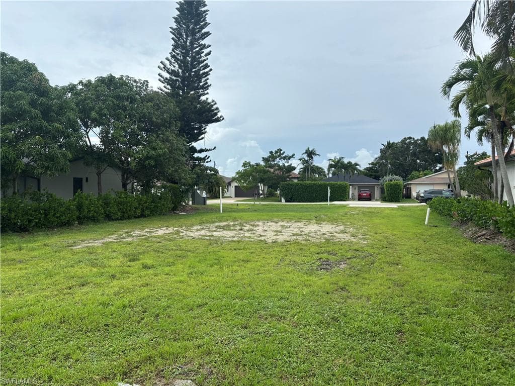 614 109th Ave N, Naples, FL 34108-1