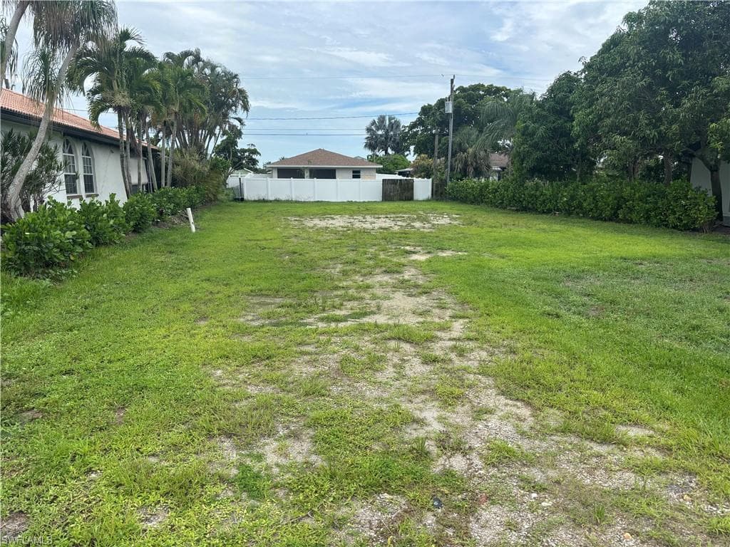 614 109th Ave N, Naples, FL 34108-3