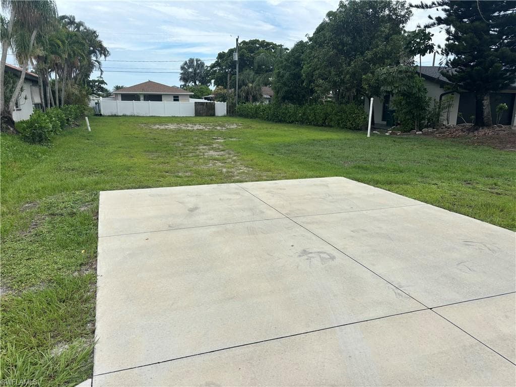 614 109th Ave N, Naples, FL 34108-5