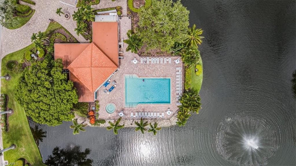 833 Reef Point Cir, Naples, FL 34108-21