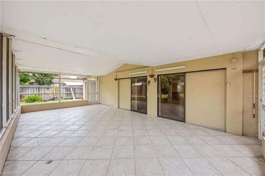 1120 Ridge St, Naples, FL 34103-37