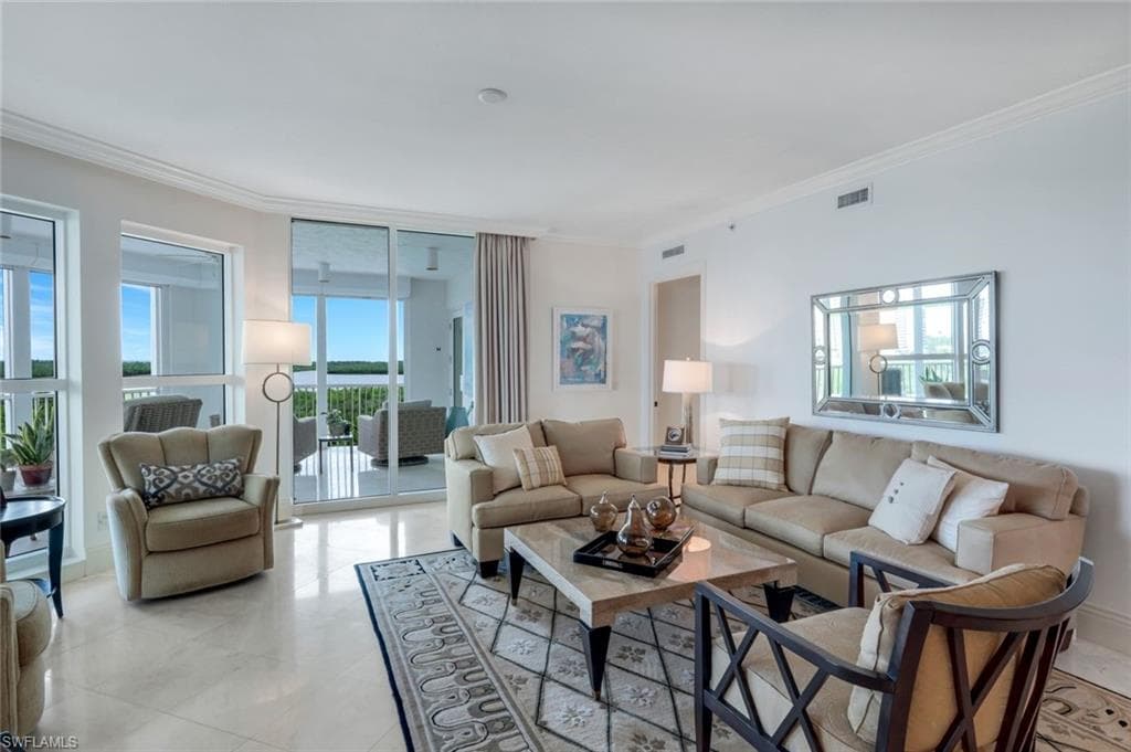 285 Grande Way 503, Naples, FL 34110-9