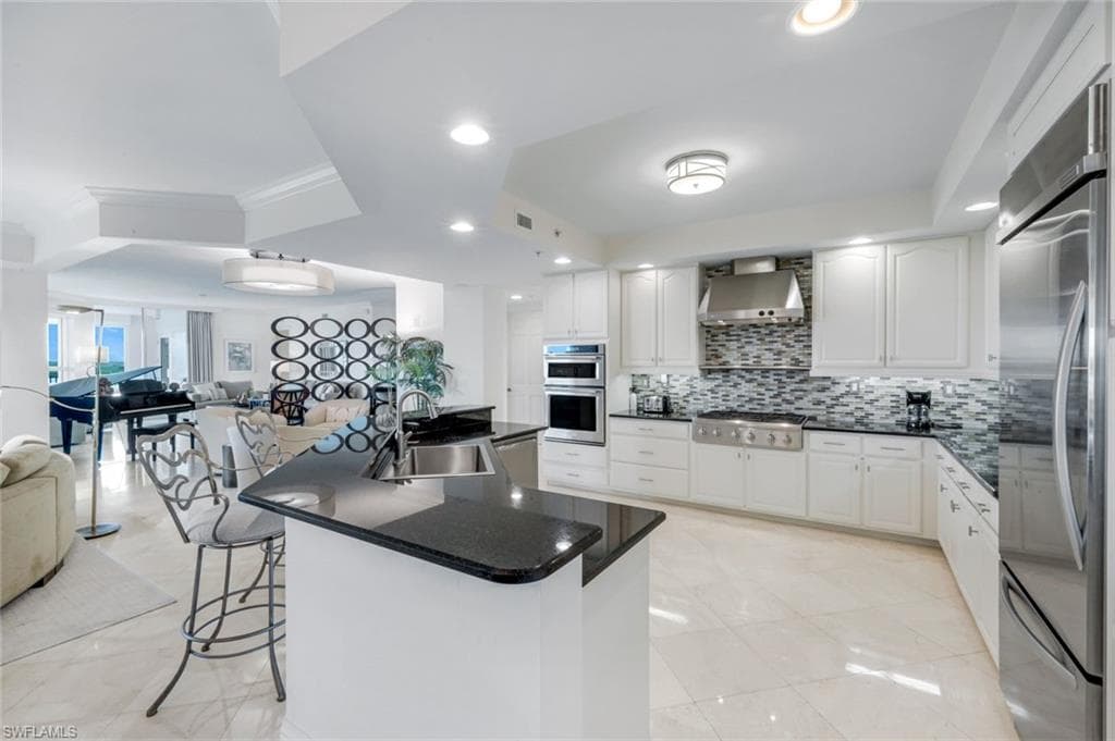 285 Grande Way 503, Naples, FL 34110-11