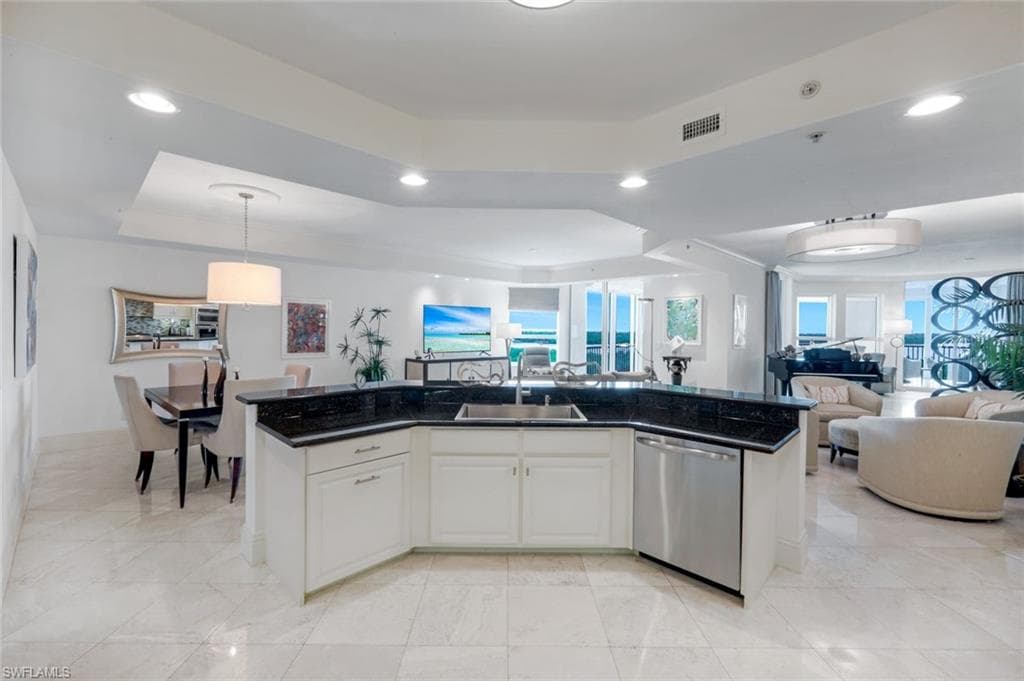 285 Grande Way 503, Naples, FL 34110-12