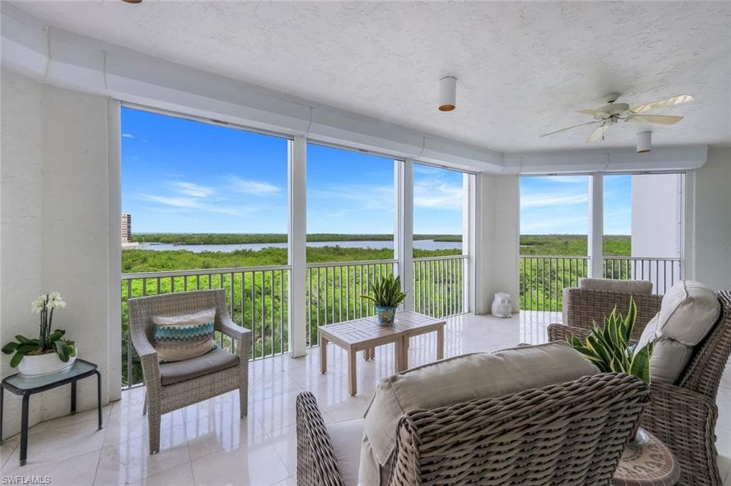 285 Grande Way 503, Naples, FL 34110-2