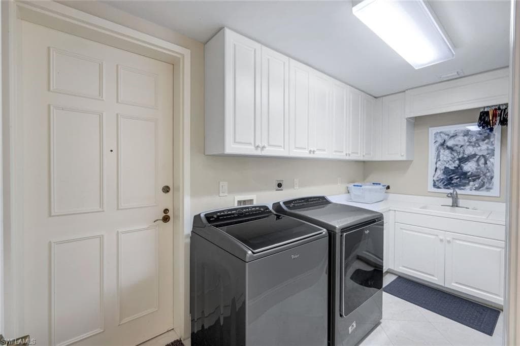 285 Grande Way 503, Naples, FL 34110-31