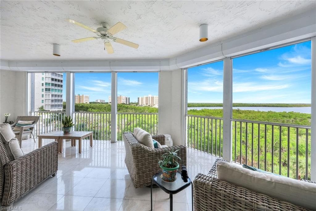 285 Grande Way 503, Naples, FL 34110-32