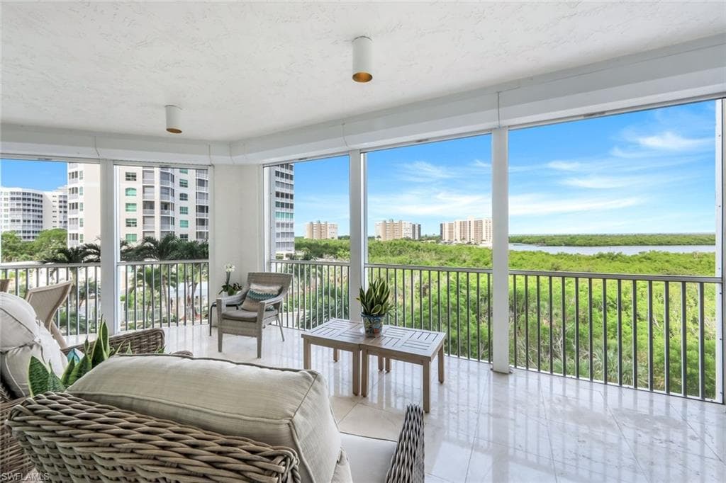 285 Grande Way 503, Naples, FL 34110-33