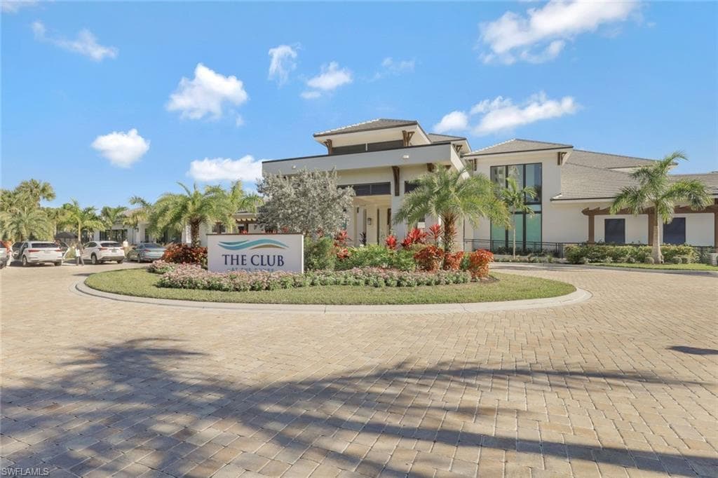 285 Grande Way 503, Naples, FL 34110-37