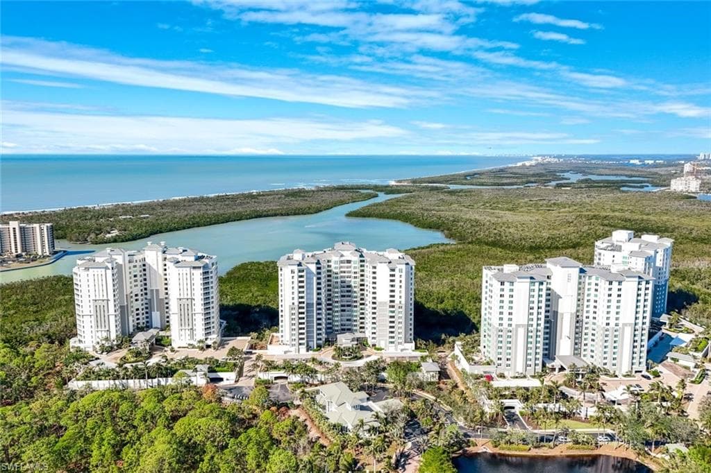 285 Grande Way 503, Naples, FL 34110-3