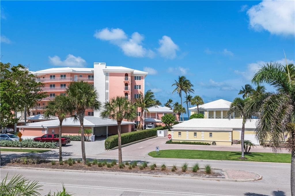 2500 Gulf Shore Blvd N N4, Naples, FL 34103-18