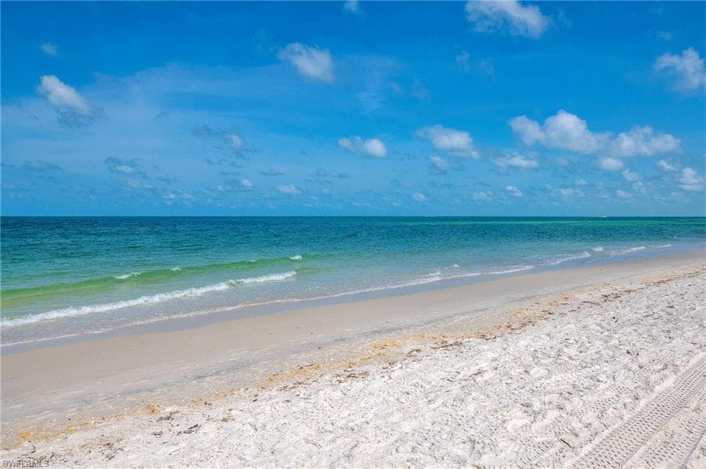 2500 Gulf Shore Blvd N N4, Naples, FL 34103-21
