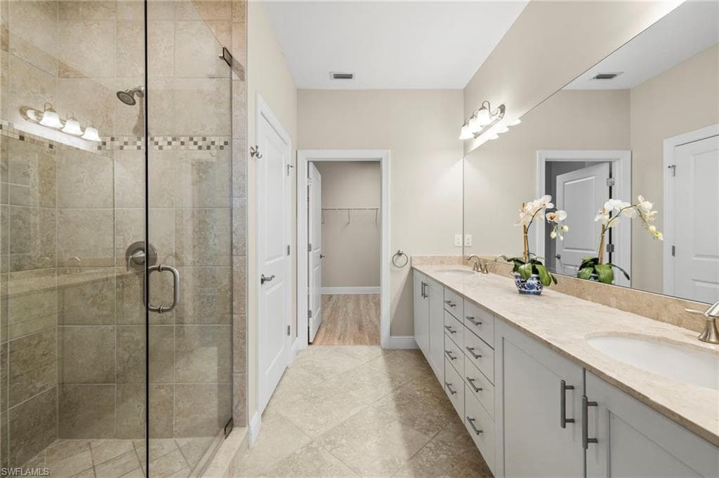 15140 Palmer Lake Cir 201, Naples, FL 34109-11