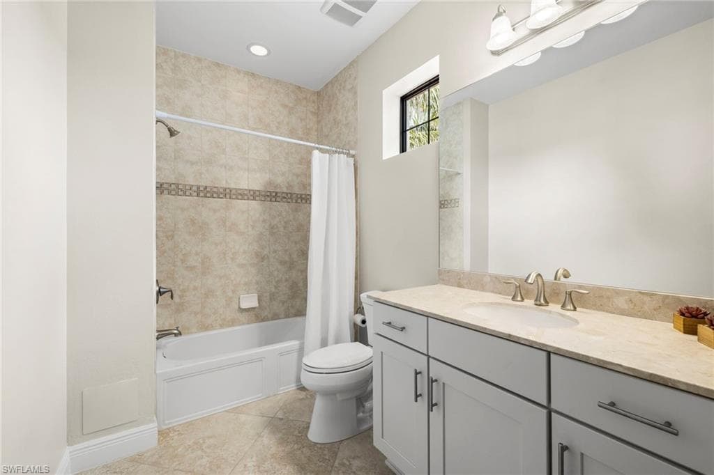 15140 Palmer Lake Cir 201, Naples, FL 34109-18