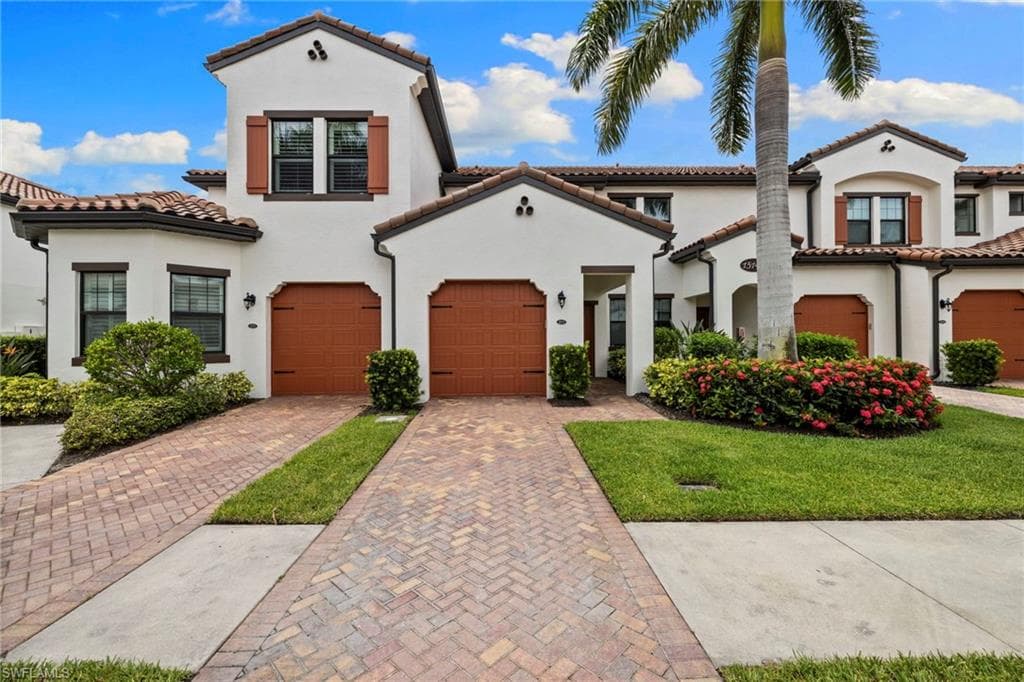 15140 Palmer Lake Cir 201, Naples, FL 34109-1