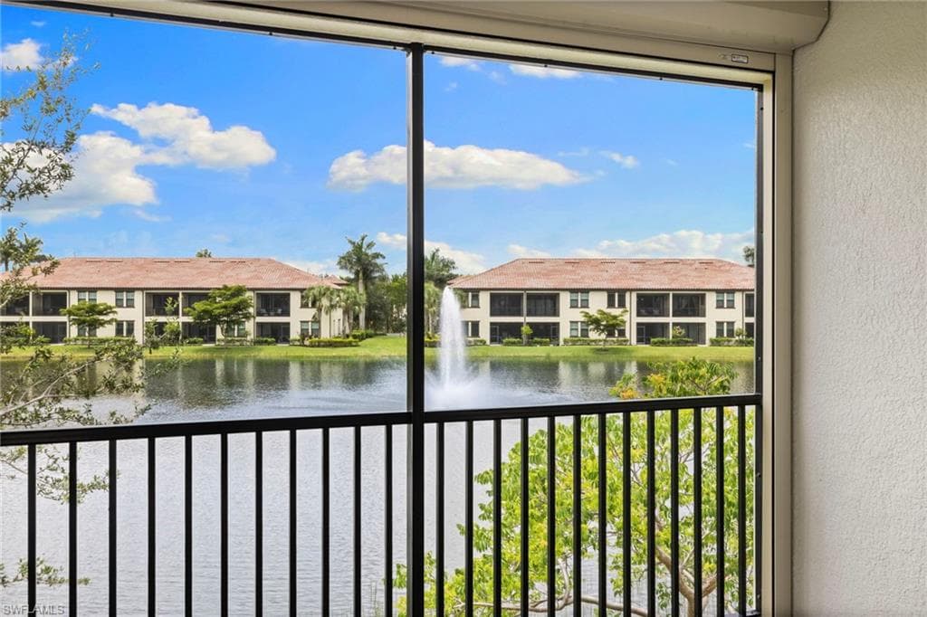 15140 Palmer Lake Cir 201, Naples, FL 34109-26