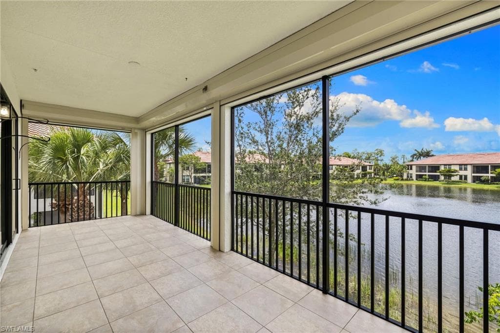 15140 Palmer Lake Cir 201, Naples, FL 34109-27
