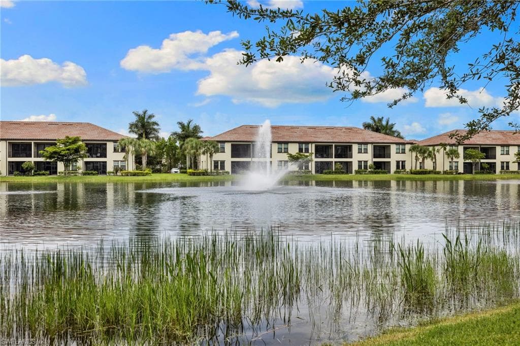 15140 Palmer Lake Cir 201, Naples, FL 34109-31