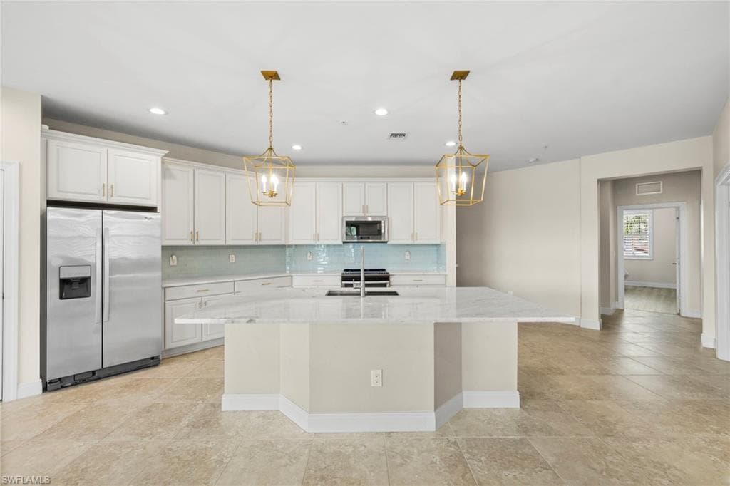 15140 Palmer Lake Cir 201, Naples, FL 34109-8