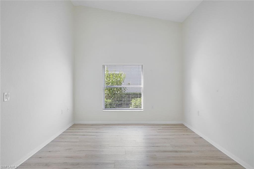6187 Mandalay Cir 32, Naples, FL 34112-10