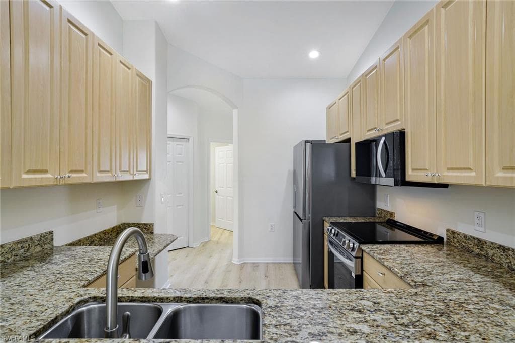 6187 Mandalay Cir 32, Naples, FL 34112-6