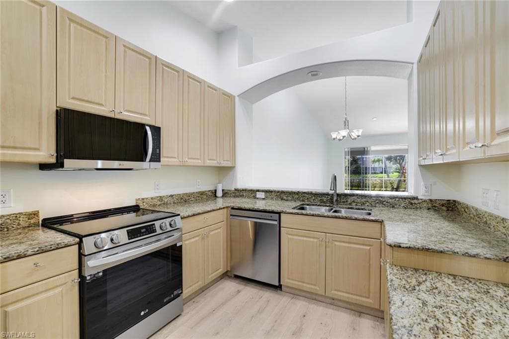 6187 Mandalay Cir 32, Naples, FL 34112-7