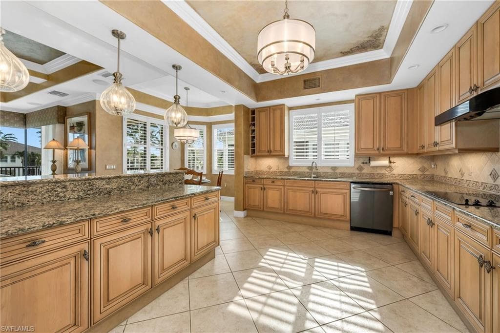 579 Avellino Isles Cir 202, Naples, FL 34119-12