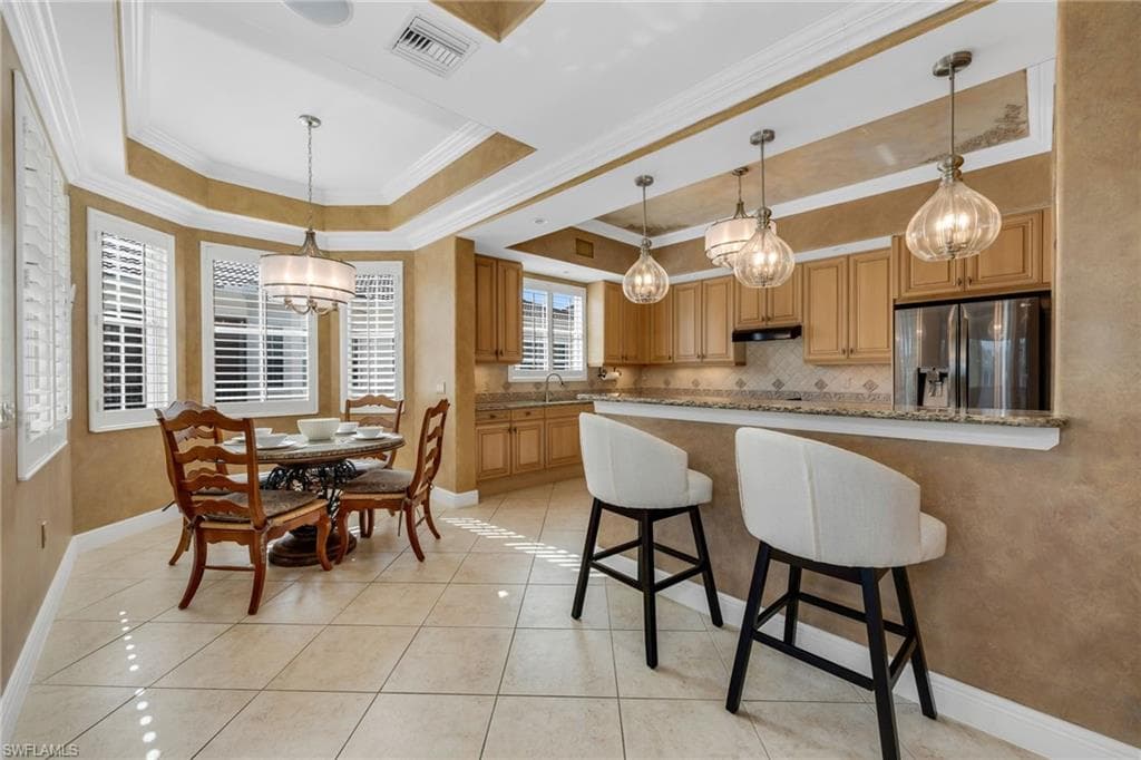 579 Avellino Isles Cir 202, Naples, FL 34119-13